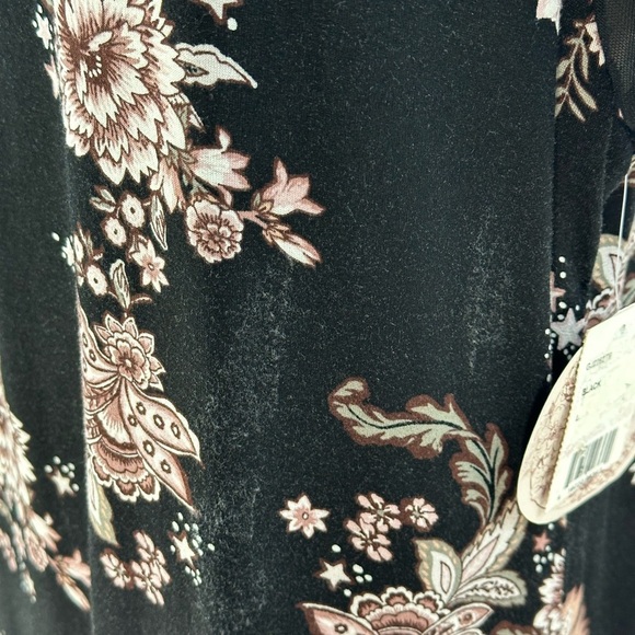 Gypsies & Moondust Short Sleeve Floral Print Lace Up Neck Tunic  - Black - Large - Picture 6 of 12